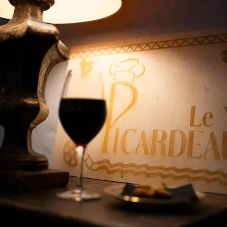 Le Picardeau Il Nido アパート ヌムール